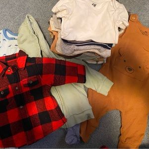 Newborn clothing lot